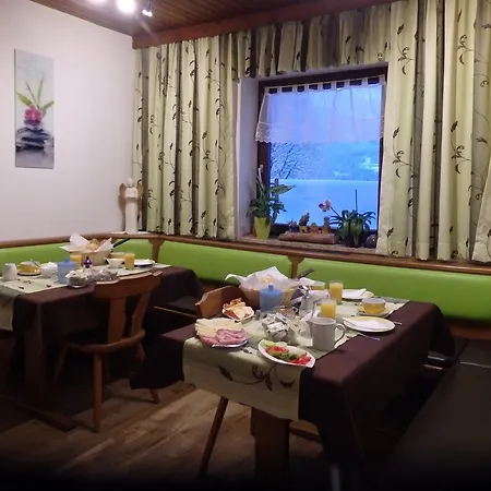 Haus Ratgeb Homestay *