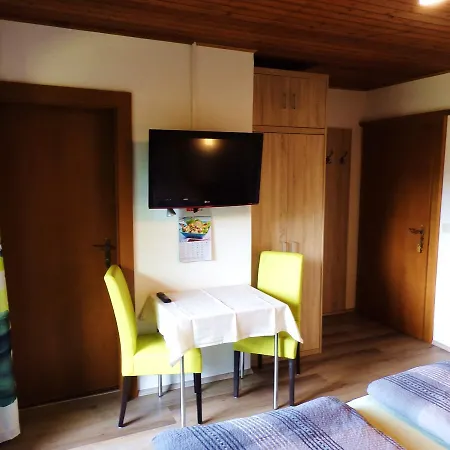 Haus Ratgeb Homestay *